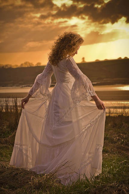 wedding photograph sunset bride